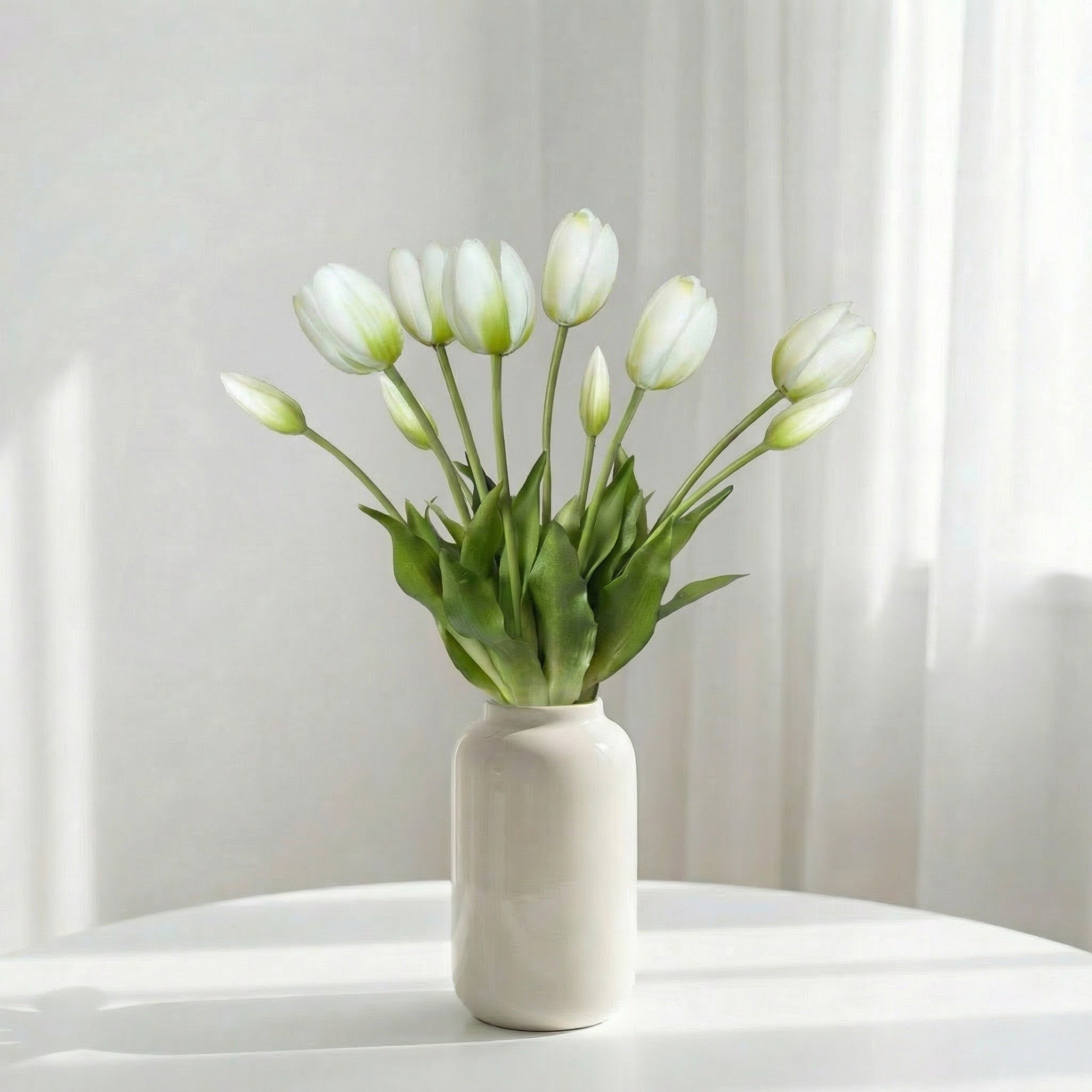 Kunstige tulipaner i vase – Hvide tulipaner