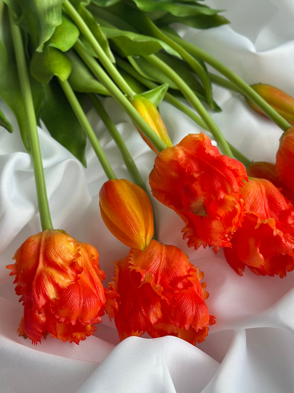 Kunstige papegøjetulipaner i vase – Orange papegøjetulipaner