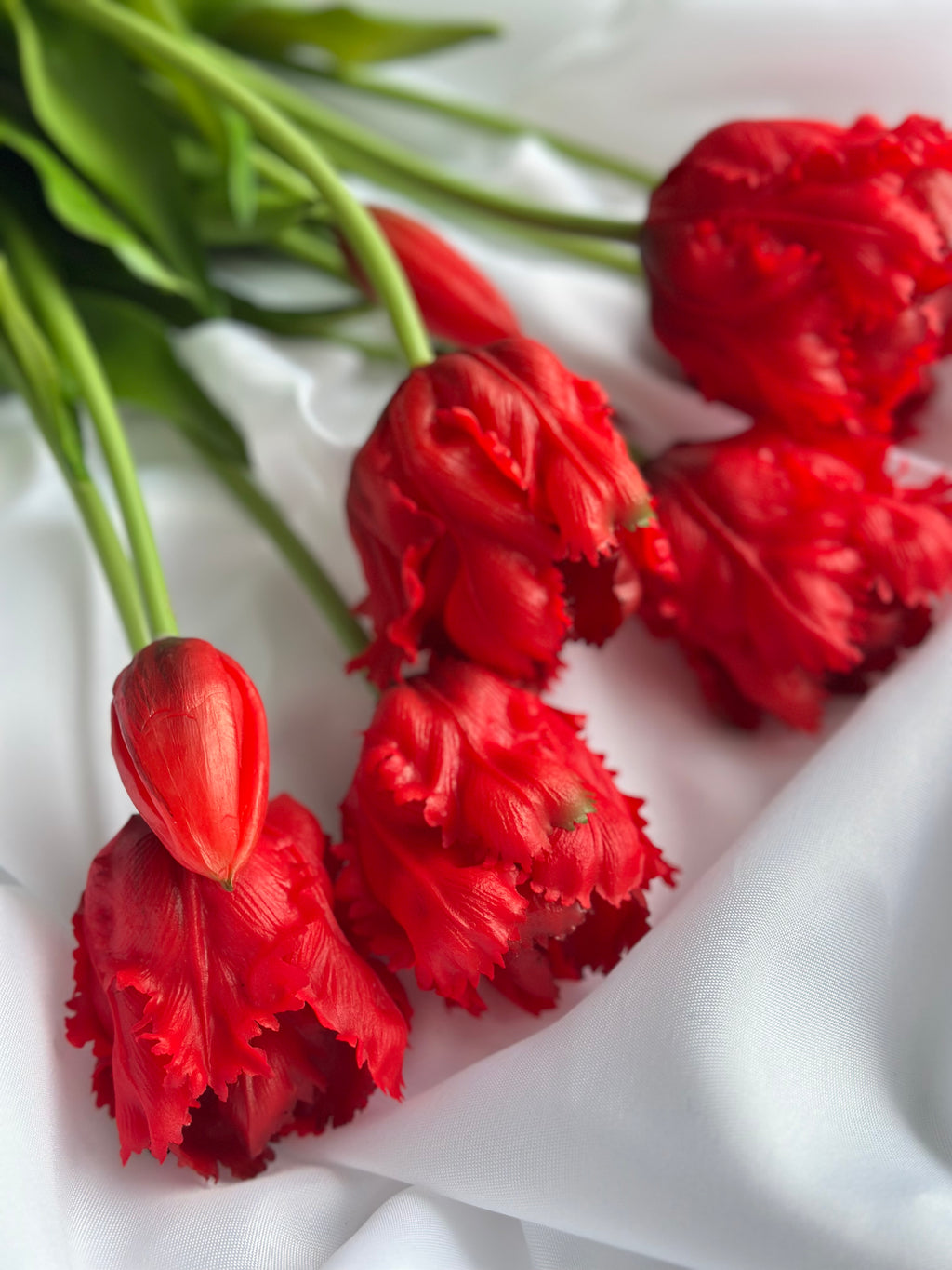 Kunstige papegøjetulipaner i vase – Røde papegøjetulipaner