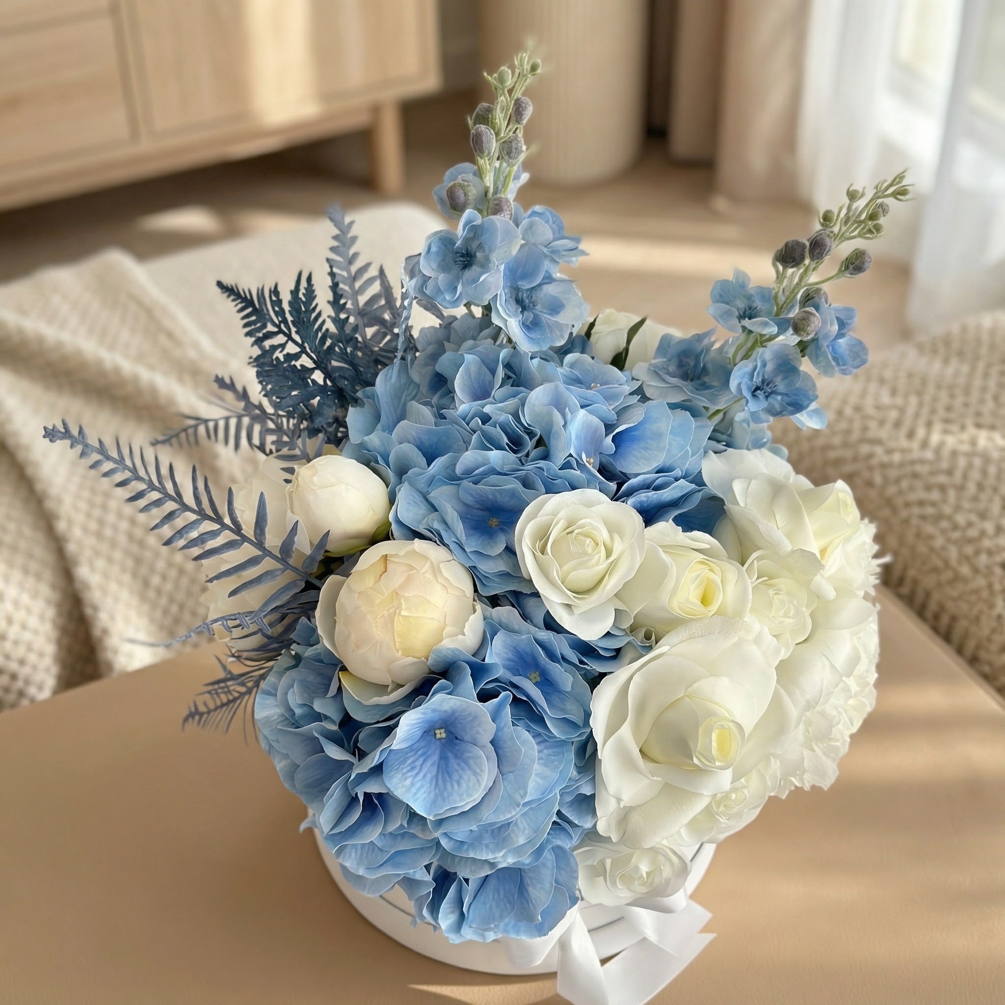 Azurea – Evighedsbuket med Roser, Hortensia & Delphinium