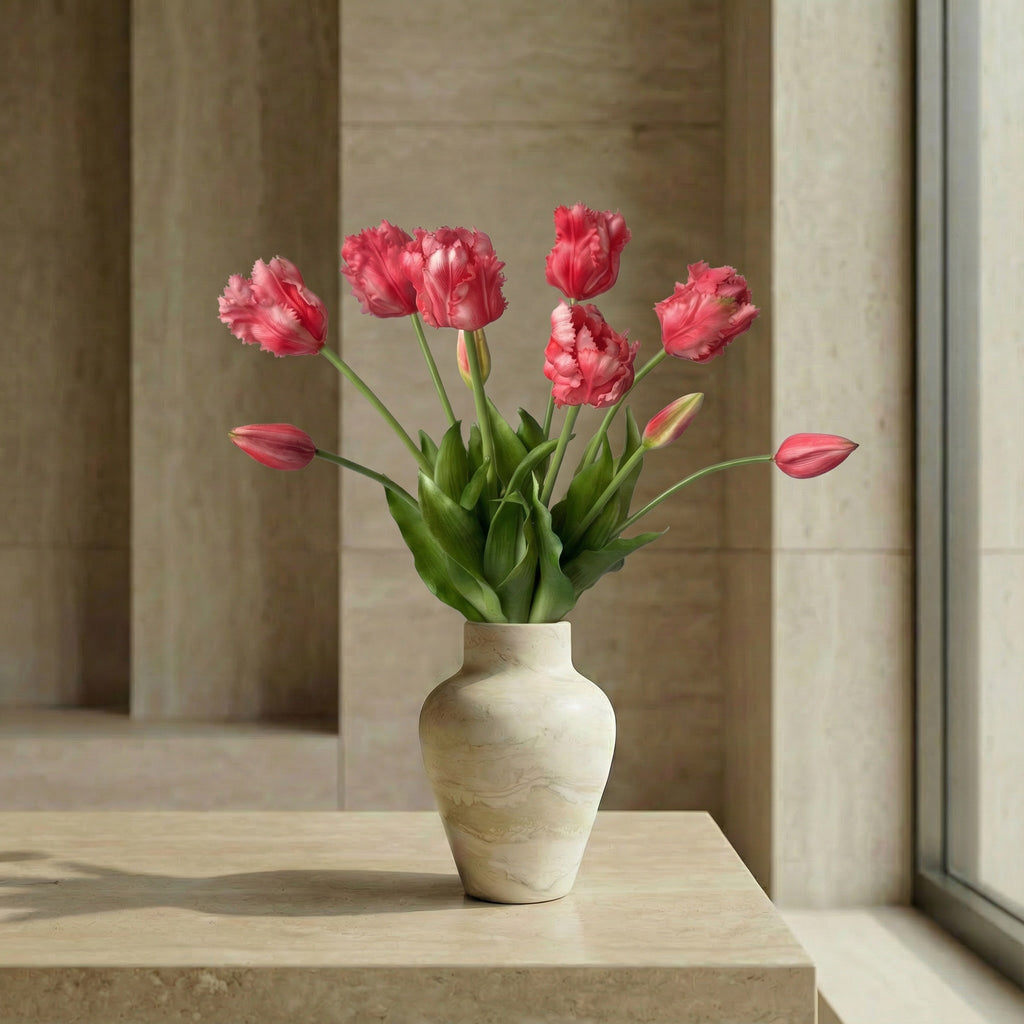 Kunstige papegøjetulipaner i vase – Mørkerosa tulipaner