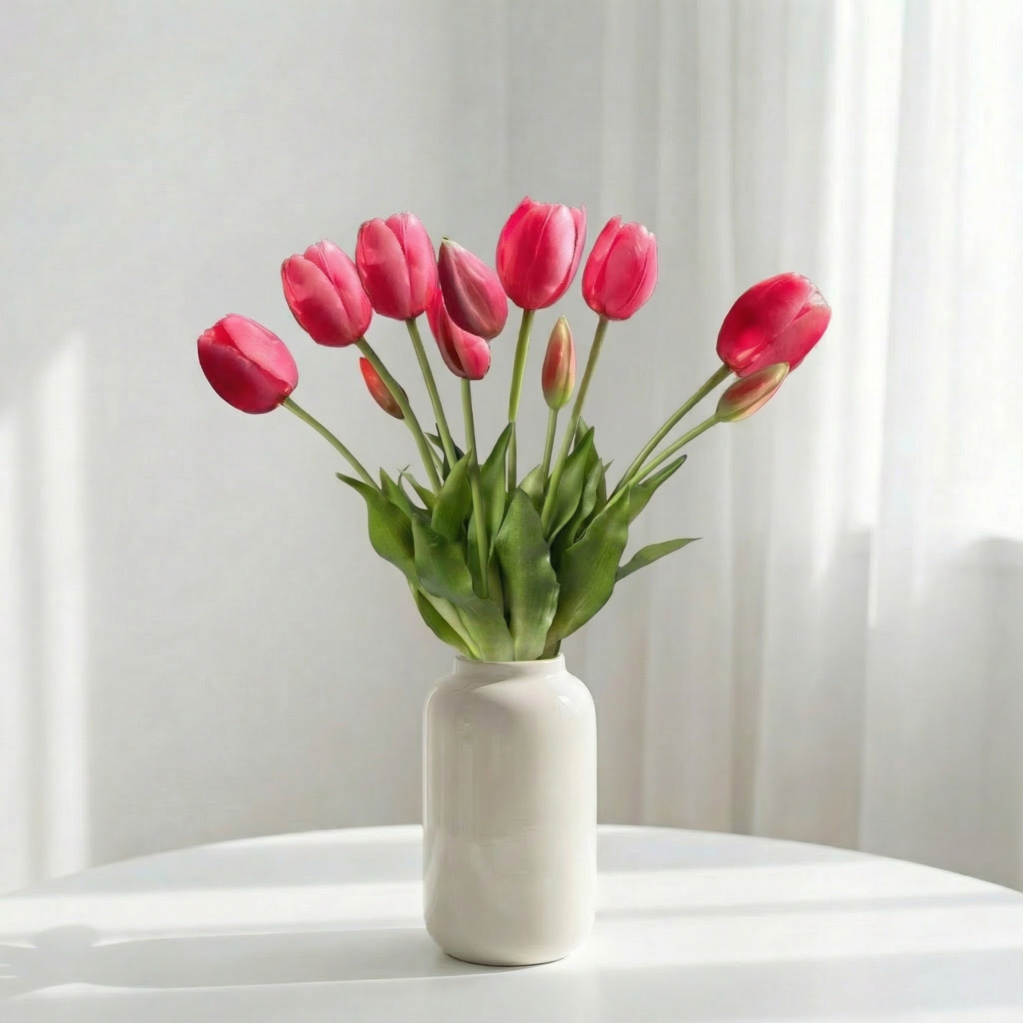 Kunstige tulipaner i vase – Mørkerød tulipaner