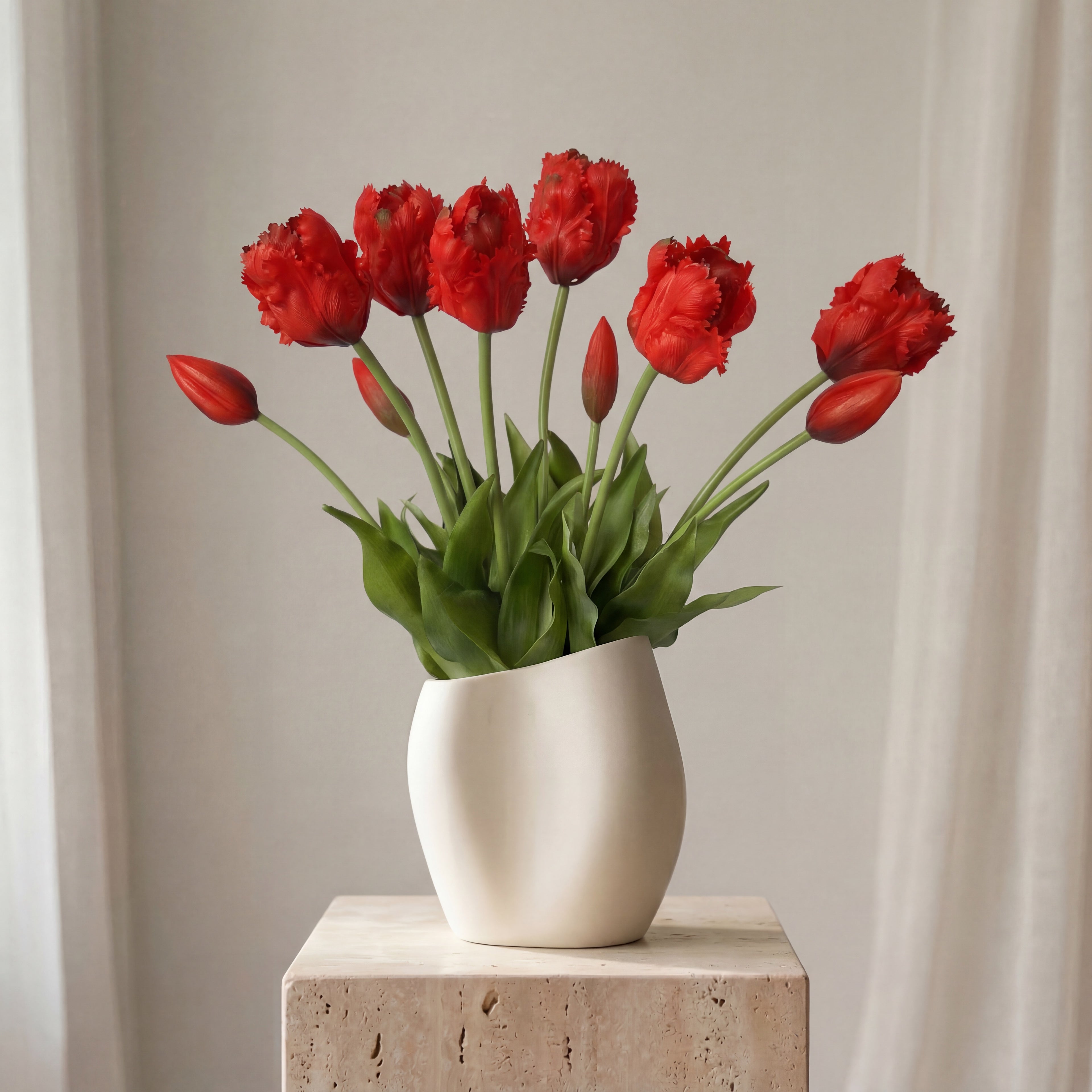 Kunstige papegøjetulipaner i vase – Røde papegøjetulipaner