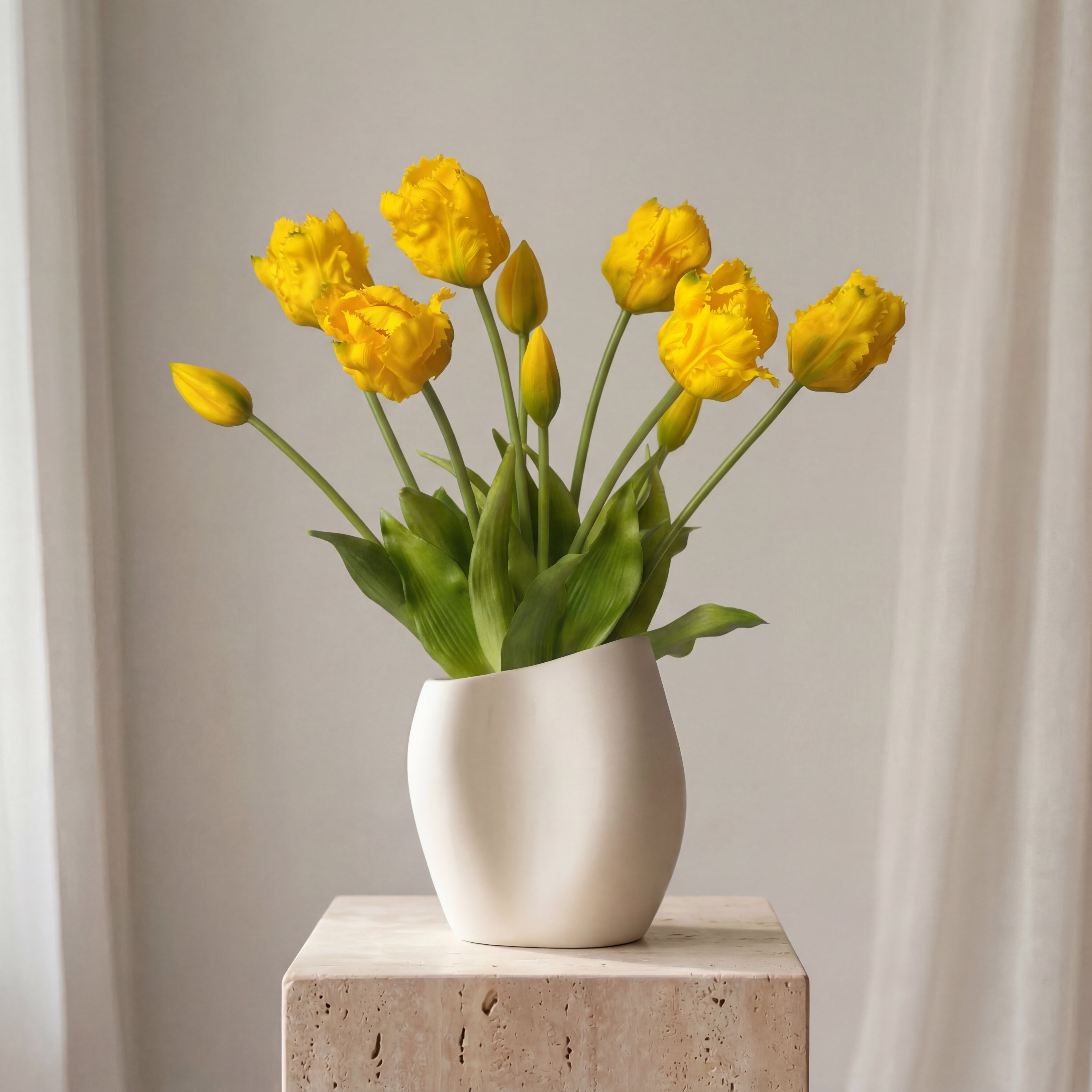 Kunstige papegøjetulipaner i vase – Gule papegøjetulipaner